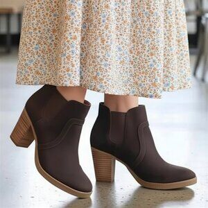 Gap Brown Suede Chelsea Booties Stacked Wood Block Heel 7 EUC